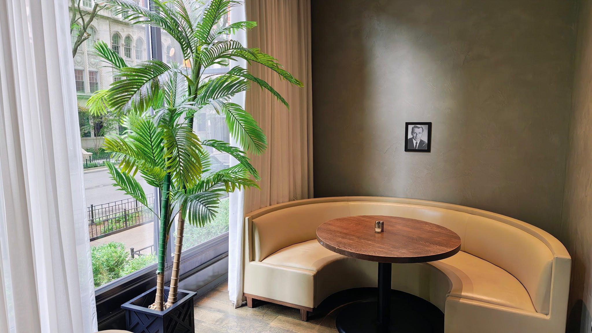 2865677772492102568 Ambassador Gold Coast, a Member of The Chicago Hotel Collection