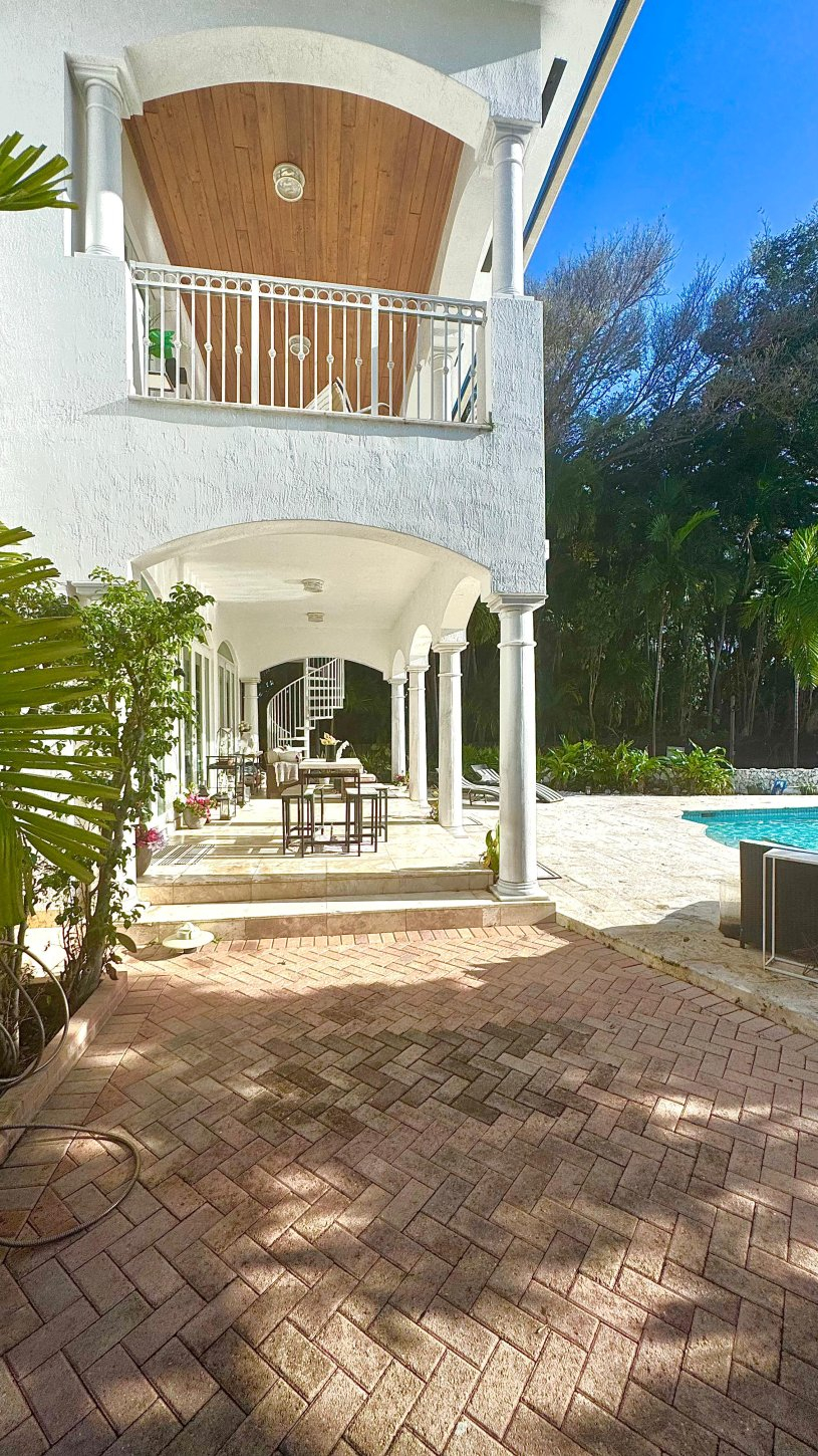 Luxury Waterfront Estate