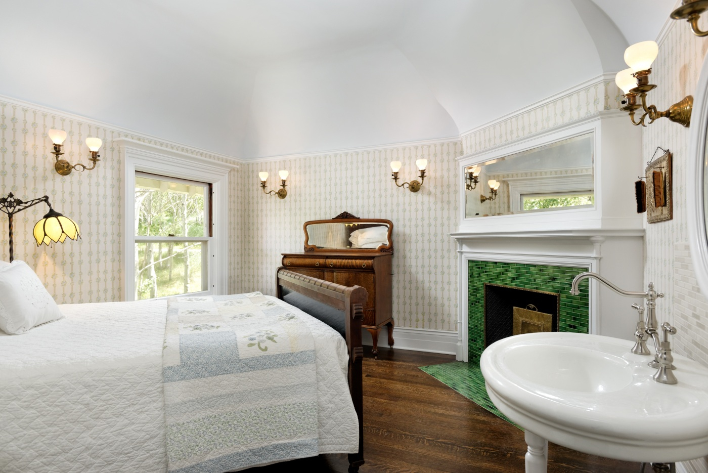 Suite Morgan Bedroom The Redstone Castle