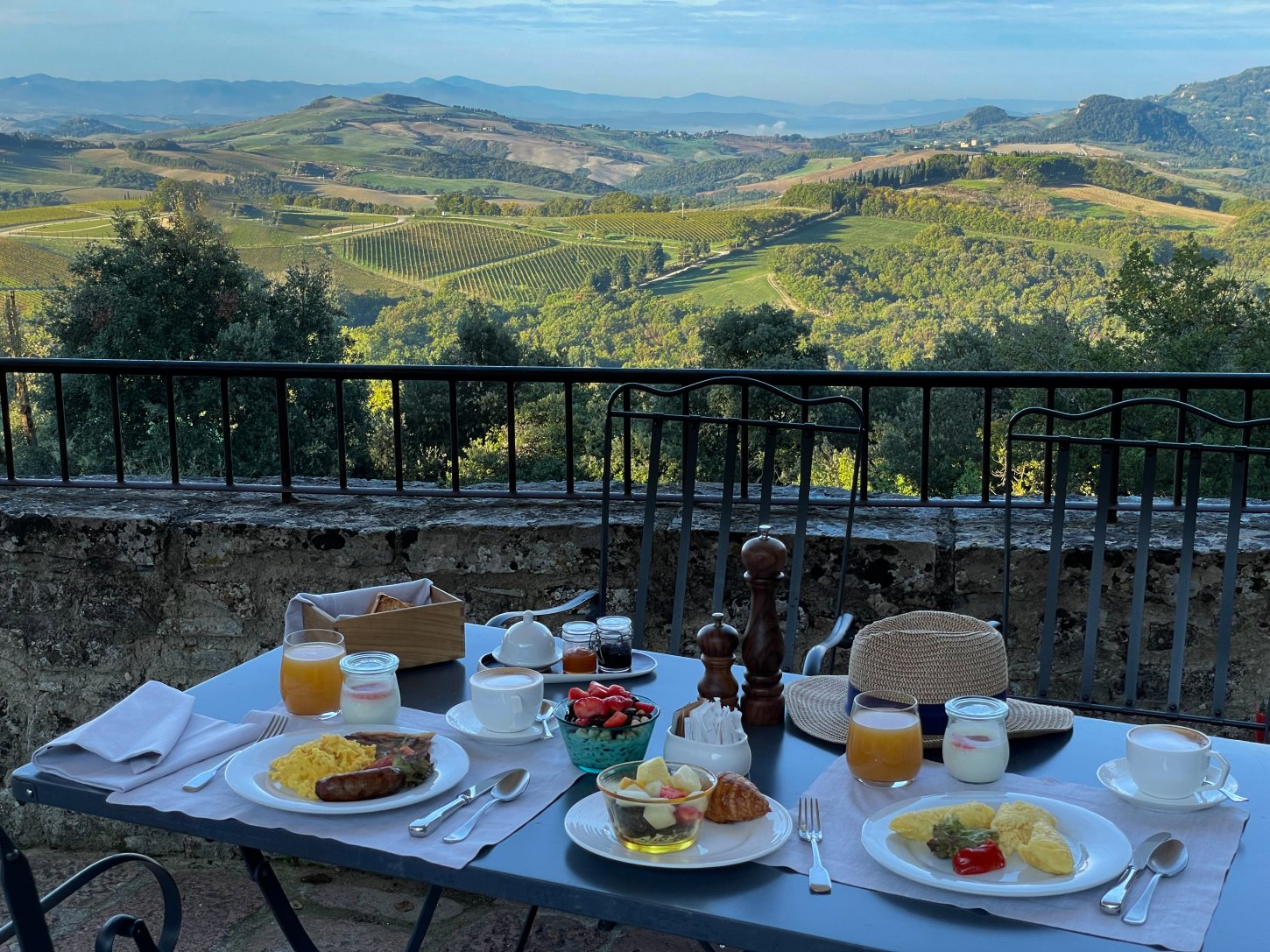 19-Outdoor-Dining Borgo Pignano