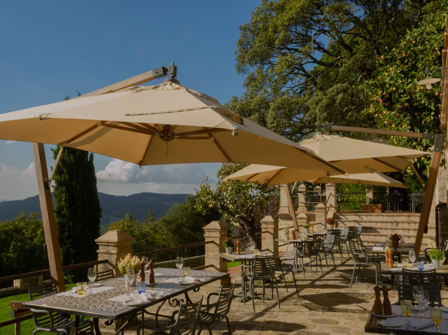 34-Outdoor-Dining Borgo Pignano