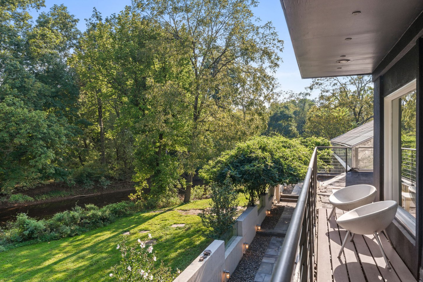 50-web-or-mls-49Millstone_050 Atrium on the Brook