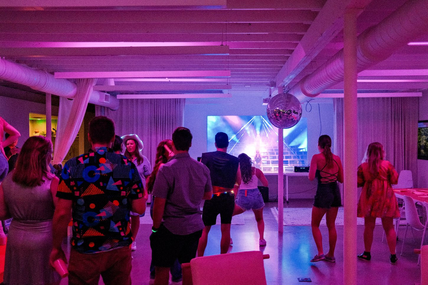 DSCF5246 The Commune