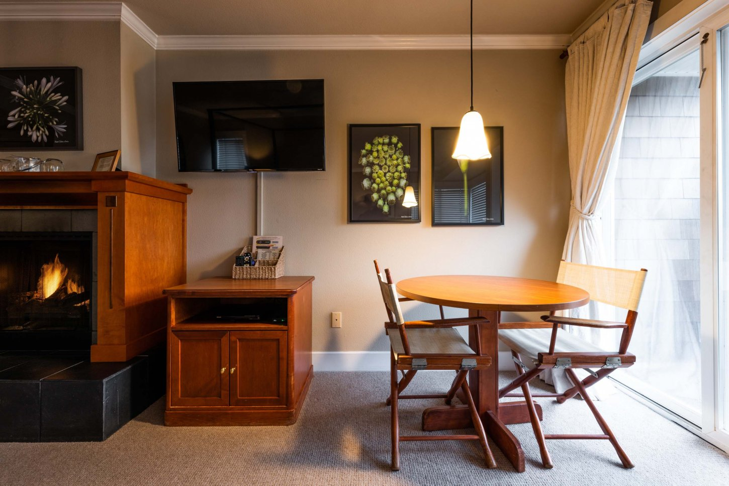 Courtyard Inn - Premier Queen - 3 Cannon Beach Hotel Collection