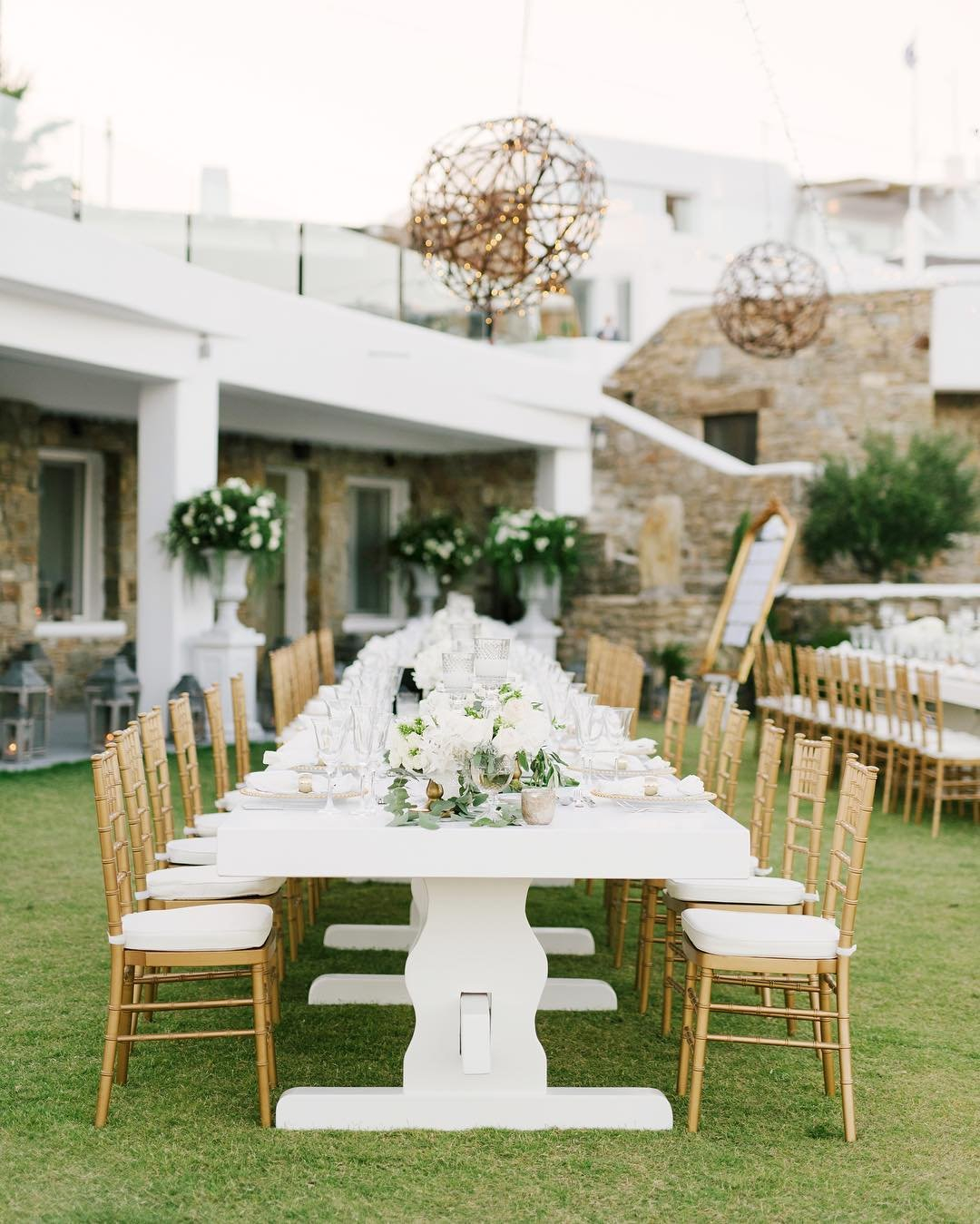 long-table VIBHŪ Villas Mykonos