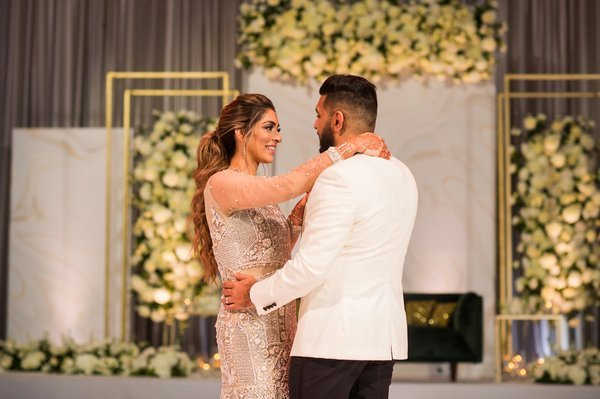 144033697_Wedding Couple first dance_600x399 Loews Coral Gables Hotel