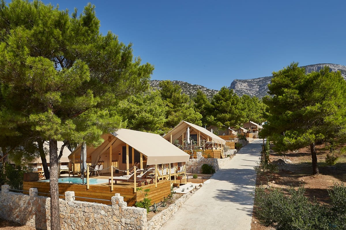 world-of-glamping-abeille-maison-tent-25 Abeille Maison Glamping Resort Zlatni Rat