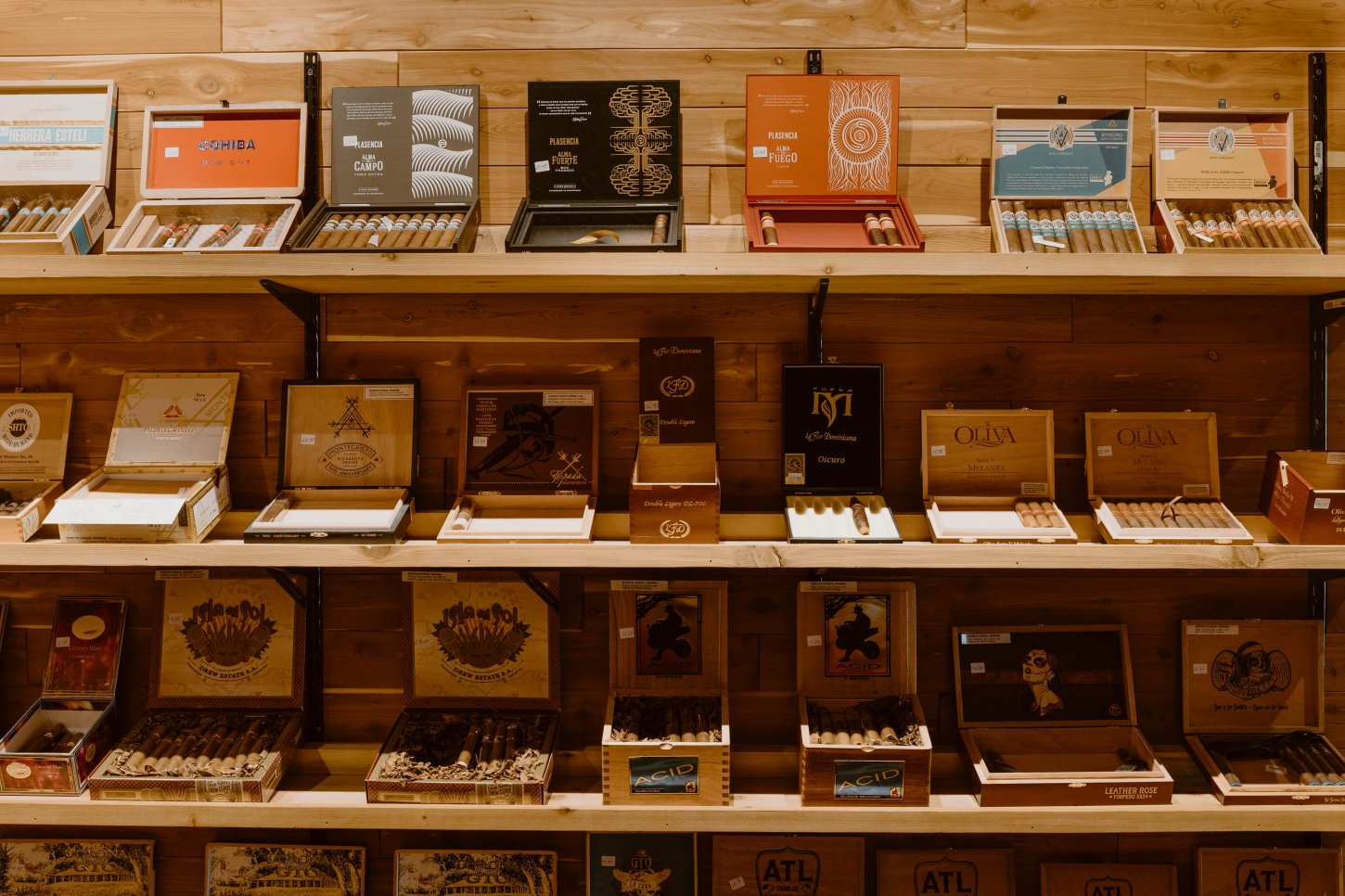 gs21_Humidor fare wide The Havana Lounge