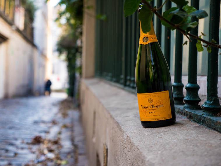 Where to sip champagne in Paris...Click here!