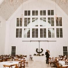 See Why the White Sparrow Barn Makes for the Most Gorgeous Winter Wedding