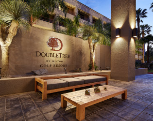 Doubletree by Hilton Palm Spring Golf Resort