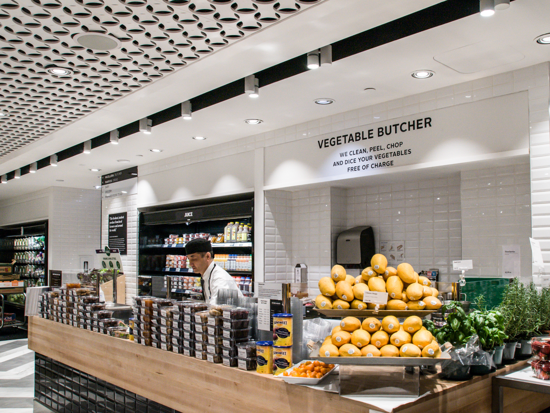 Pusateri's Food Hall at Saks Fifth Avenue